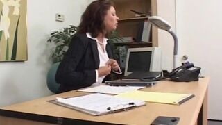 Perfect body MILF got pounded in the office