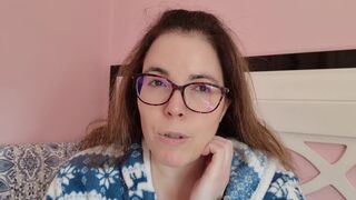 Chupando tetas y pezones. Madre loca enamorada se chupa las tetas y los pezoncitos - Evita Camila