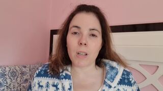 Chupando tetas y pezones. Madre loca enamorada se chupa las tetas y los pezoncitos - Evita Camila - 5 image