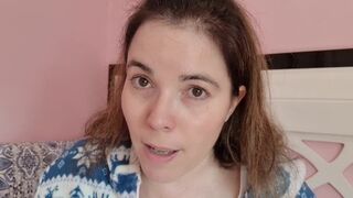 Chupando tetas y pezones. Madre loca enamorada se chupa las tetas y los pezoncitos - Evita Camila - 9 image