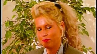 Threesome hardcore mit 2 geilen notgeile Milf Bitchs