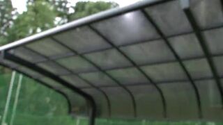 Asiatische Milfs beim gemeinsamen fussballtraining