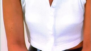 Rothaarige Lynn steckt sich den pinken grossen Dildo in Ihre Haarige Fotze