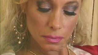 Luxurious big tittie milf offers some cream to his coffee