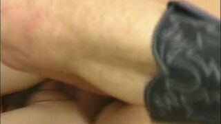 Blonde wird das erste mal richtig hart gefickt