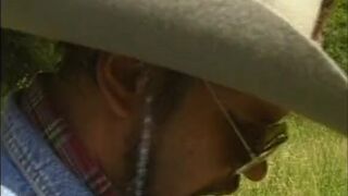 Cowboy fickt Milf im Hohen Gras