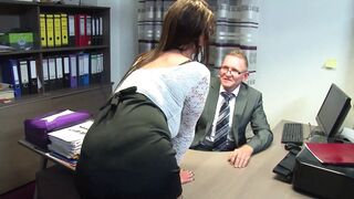 Laureen She, hot Test with an Old Pig