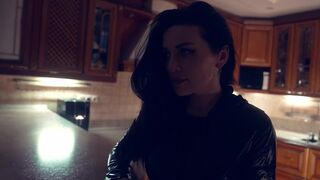 The policeman caught the robber in the apartment