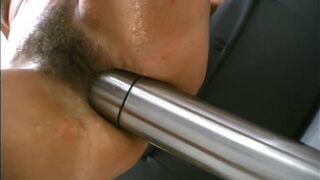 Mit extrem grossen Sachen die Fotze gefistet