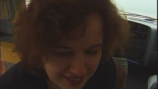 Mechanikerin zeigt was Sie hat