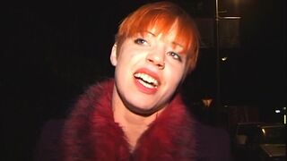 Mechanikerin zeigt was Sie hat