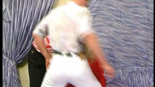 Gina Wild fuer Arme Dreier mit der notgeilen Blondine