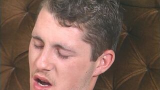 Kurvige Milf freut sich auf das Sperma