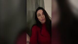 The bitch retired during the party to satisfy the pussy