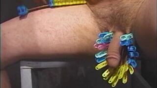 Hot dominatrix in leather witha great body puts guy in clamp - 13 image