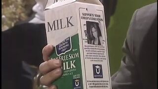 Curvy brunet gets juicy pussy pounded while licking pussy