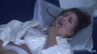 Sexy MIlf sqiertet die Kerze aus Hardcore Solomasturbation