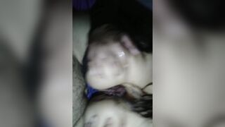 Le hago una rusa a un cliente, pongo su verga entre mis tetas gigantes y lo hago venir