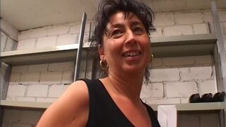 Komm mit in den Keller - Mama zeigt dir wie man fickt