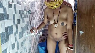Tau Jee Ki Badi Ladaki ko Baathroom mein Nahaane ke choda - 10 image