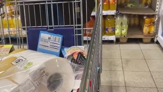 Corona-Wahnsinn - meine Fotze fur Klopapier