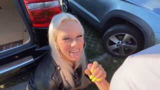 Blondine auf dem Rastplatz gefickt - 6 image