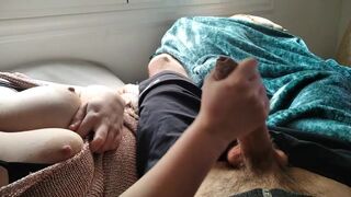 Masturbar Una POLLA me Relaja, y Mis PEZONES Se Endurecen