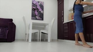 MILF Lilly-completely Naked in Front of the Delivery Man