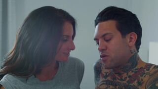 At the end of the day, size matters for this MILF