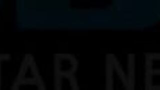 Claudia discovers Brooke's sexy body!