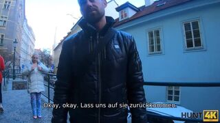 HUNT4K. Der Mensch Bewundert, Wie Vollbusige Schönheit Jäger Auf Titten Abspritzen Lässt