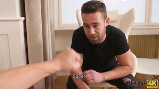 HUNT4K. Der Mensch Bewundert, Wie Vollbusige Schönheit Jäger Auf Titten Abspritzen Lässt