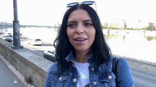 Kira Queen Fuck her Fan and let him Creampie her