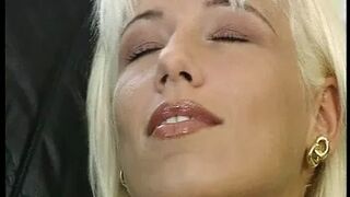 Retro fuck in the convertible