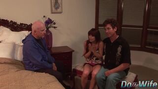 Cuckold Accompanies His Married MILF Jenla Moore to a Porn Session