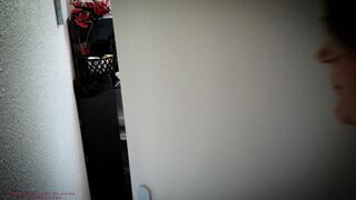 I Jerk Off My Cock In The Shower In Front Of My Inexperienced Cougar Stepmom, She Devotes Herself So That I Fuck Her