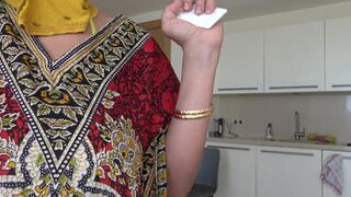 Beurette arabe a la chatte chaude poilue se fait defoncer par son boss britanique