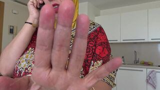 Beurette arabe a la chatte chaude poilue se fait defoncer par son boss britanique