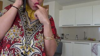 Beurette arabe a la chatte chaude poilue se fait defoncer par son boss britanique