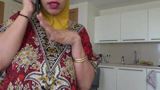 Beurette arabe a la chatte chaude poilue se fait defoncer par son boss britanique