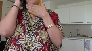 Beurette arabe a la chatte chaude poilue se fait defoncer par son boss britanique