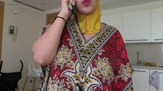 Beurette arabe a la chatte chaude poilue se fait defoncer par son boss britanique