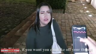 Er kontrolliert meinen Vibrator in der Offentlichkeit