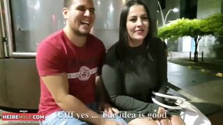 Er kontrolliert meinen Vibrator in der Offentlichkeit