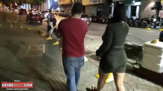 Er kontrolliert meinen Vibrator in der Offentlichkeit