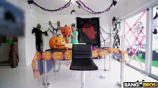 Mamma Can't Live Without to Fuck on Halloween- Tia Cyrus