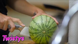 Twistys - Stepmom Ryan Ryans eats her daughter Uma Jolie in the kitchen