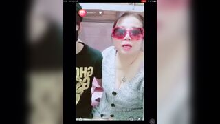 在直播盒子破解软件里录制的真实母子乱伦，买软件到我资料里查看号码 - 1 image