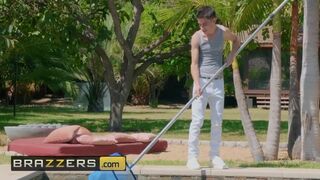 Brazzers - Slut milf Lisa Ann fucks her lil poolboy - 1 image
