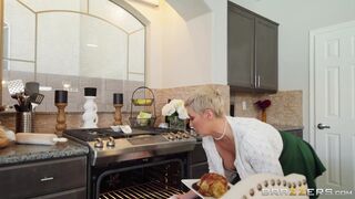 MILF Ryan Keely's Thanksgiving Blowjob Blowout!